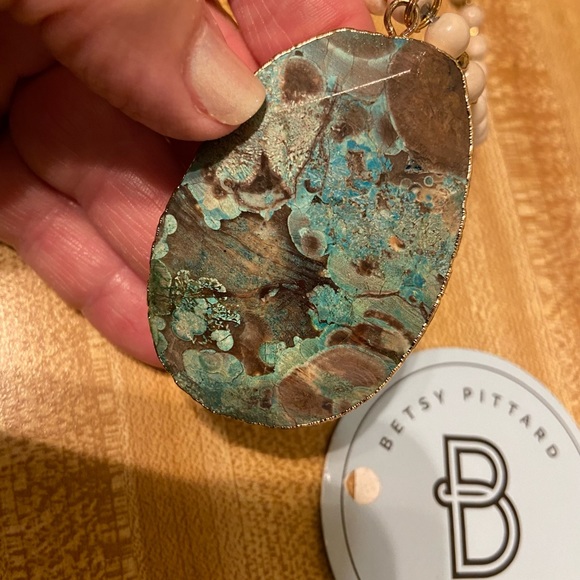 Stunning Agate Statement Necklace by Betsy Pittard - Picture 5 of 10